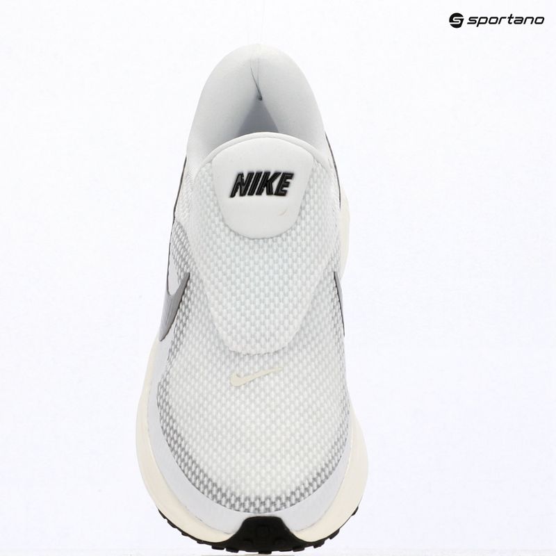 Dámske bežecké topánky Nike Revolution 8 EasyOn white/sail/black/metallic silver 14