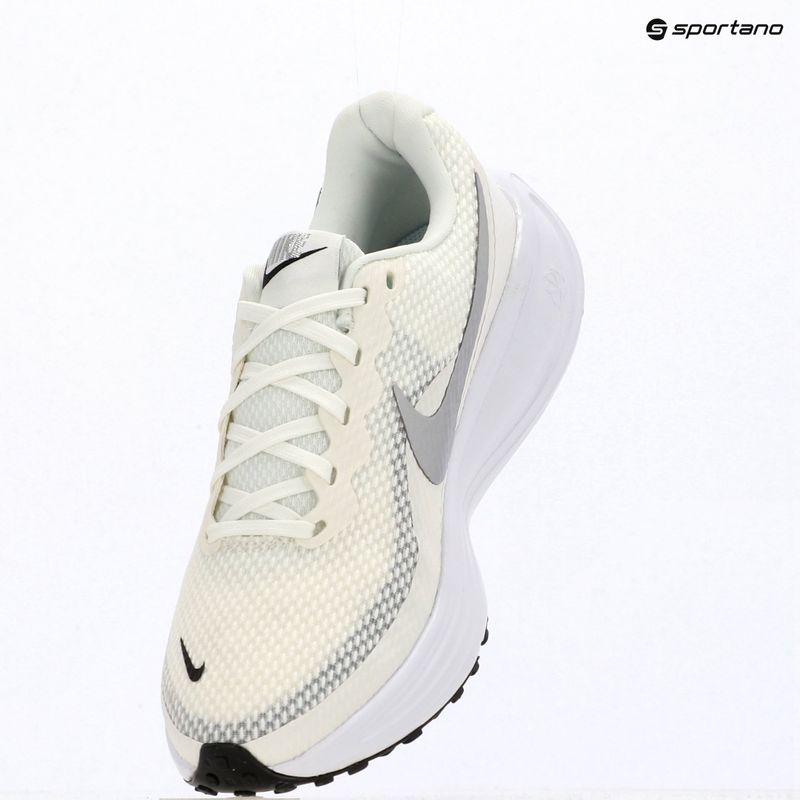 Dámske bežecké topánky Nike Revolution 8 sail/white/black/metallic silver 18