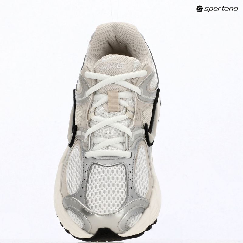 Dámske topánky Nike V5 RNR summit white/sail/black/light orewood brown 10