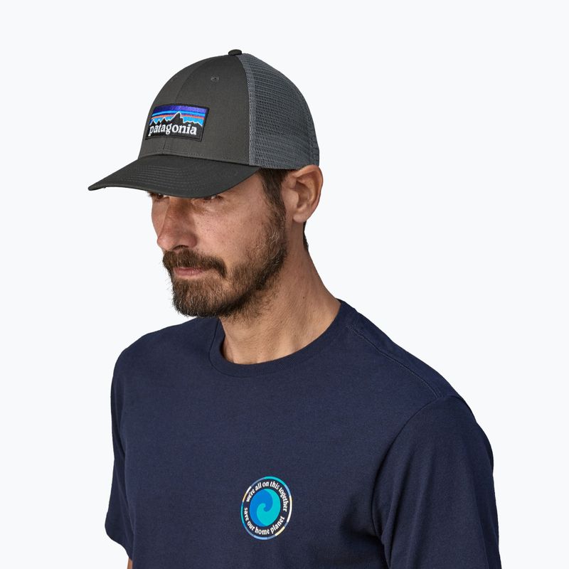 Patagonia P-6 Logo LoPro Trucker baseballová čiapka forge grey 3