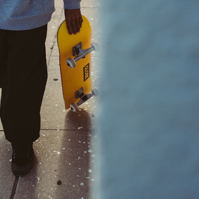 Klasický skateboard Globe Goodstock žltý 10