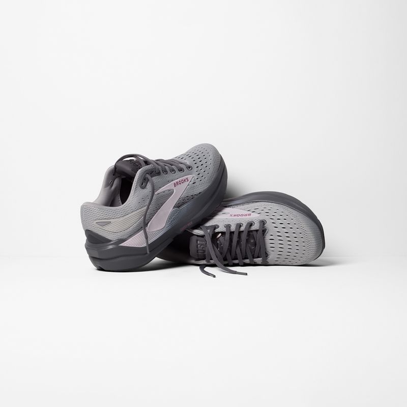 Dámske bežecké topánky Brooks Ghost Max 3 harbor mist/poppy seed/pink 8