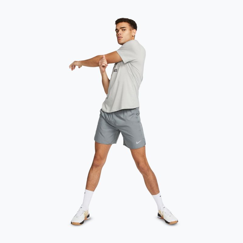 Pánske šortky Nike Challenger Dri-Fit smoke grey/smoke grey 2