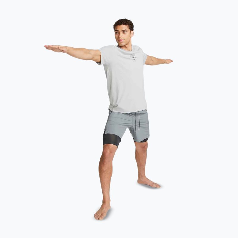 Pánske šortky Nike Unlimited 2in1 Dri-Fit 7" smoke grey/dark smoke grey/smoke grey 2