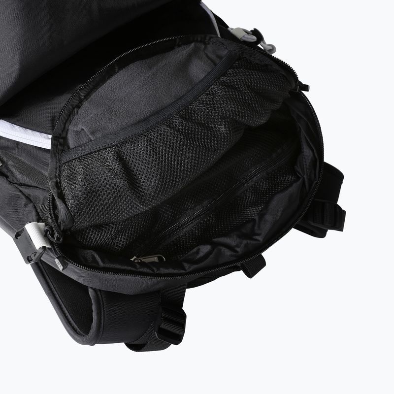 The North Face Snomad 34 l black/white batoh na snowboard 5
