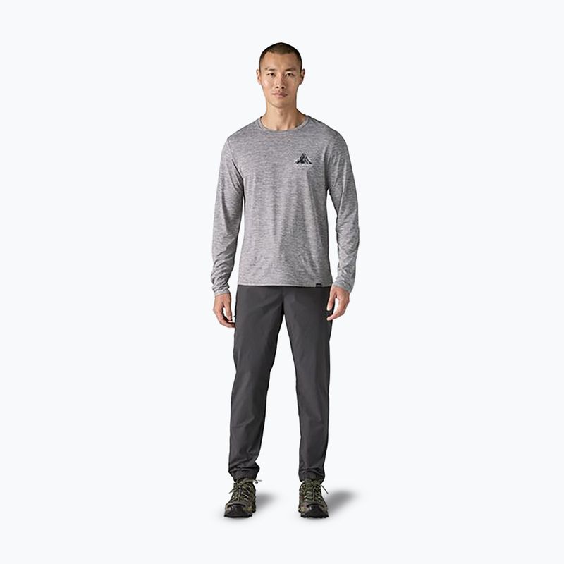 Pánske tričko longsleeve Patagonia Cap Cool Daily Graphic Lands chouinard crest/feather grey 2