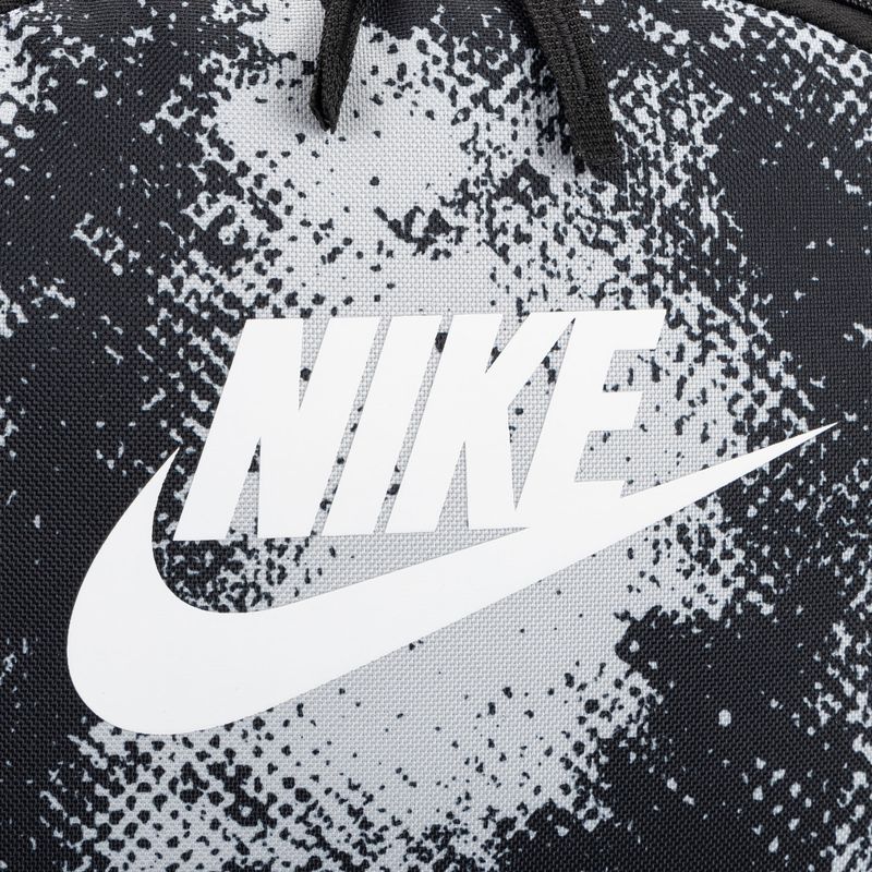 Batoh Nike Heritage 25 l biela/čierna/summit white 4