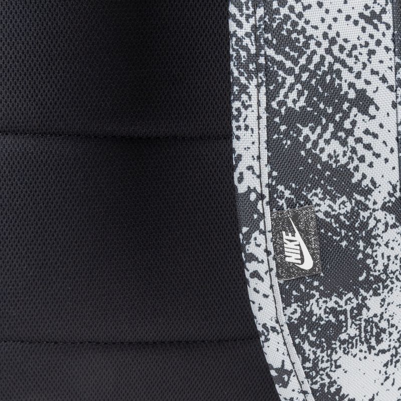 Batoh Nike Heritage 25 l biela/čierna/summit white 5