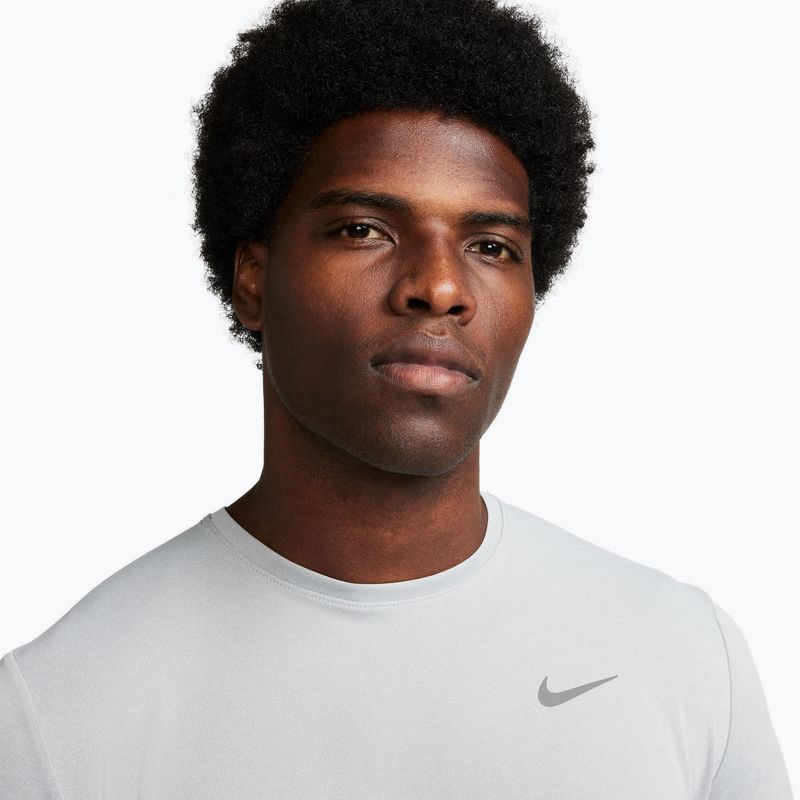 Pánske bežecké tričko Nike Miler Dri-Fit UV grey fog/particle grey 3