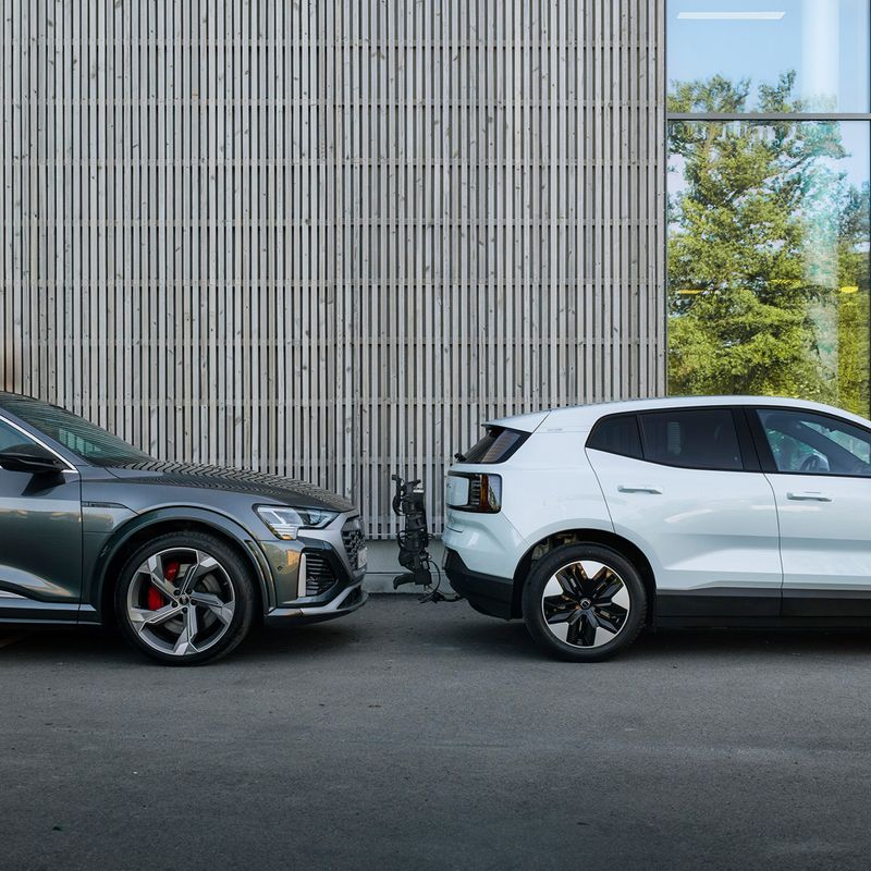 Nosič bicyklov na ťažné zariadenie  Thule OutPace 2Bike black 13