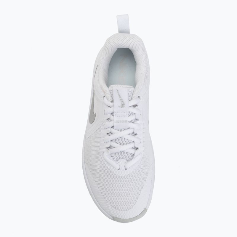 Dámske tréningové topánky Nike MC Trainer 3 white/photon dust/metallic platinum 5