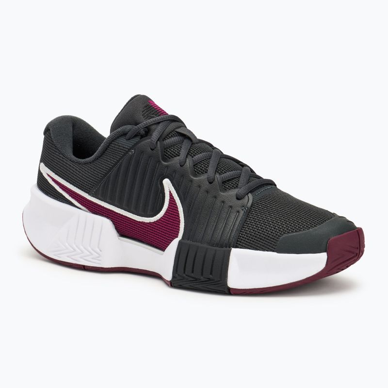 Pánska tenisová obuv Nike GP Challenge Pro dark smoke grey/ black/ photon dust/ sangria