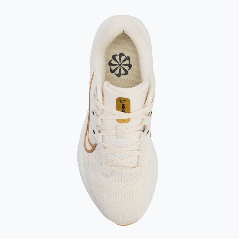 Dámska bežecká obuv Nike Quest 6 phantom/sail/pale ivory/metallic gold 5