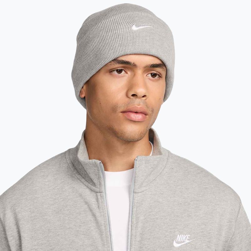 Zimná čiapka Nike Peak Swoosh Beanie dark grey heather/white 2
