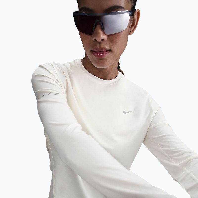 Dámske bežecké tričko longsleeve Nike Swift Dri-FIT UV sail 4