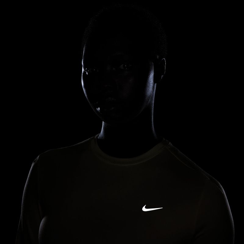 Dámske bežecké tričko longsleeve Nike Swift Dri-FIT UV sail 7