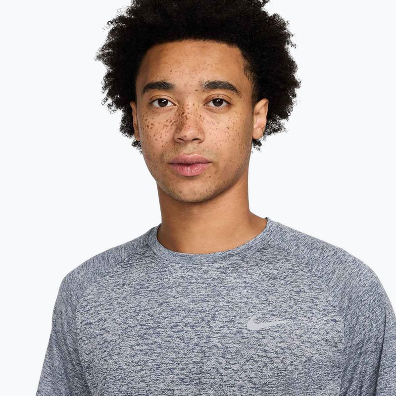 Pánske bežecké tričko Nike Stride ADV thunder blue / heather 4