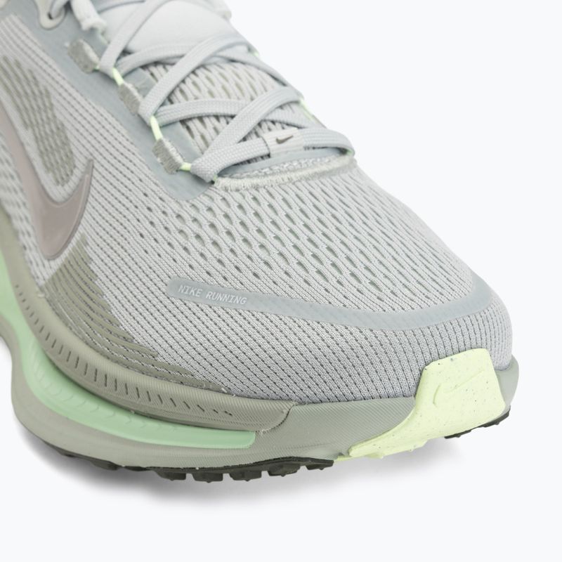 Pánske bežecké topánky Nike Vomero 18 light silver/barely volt/college grey 7