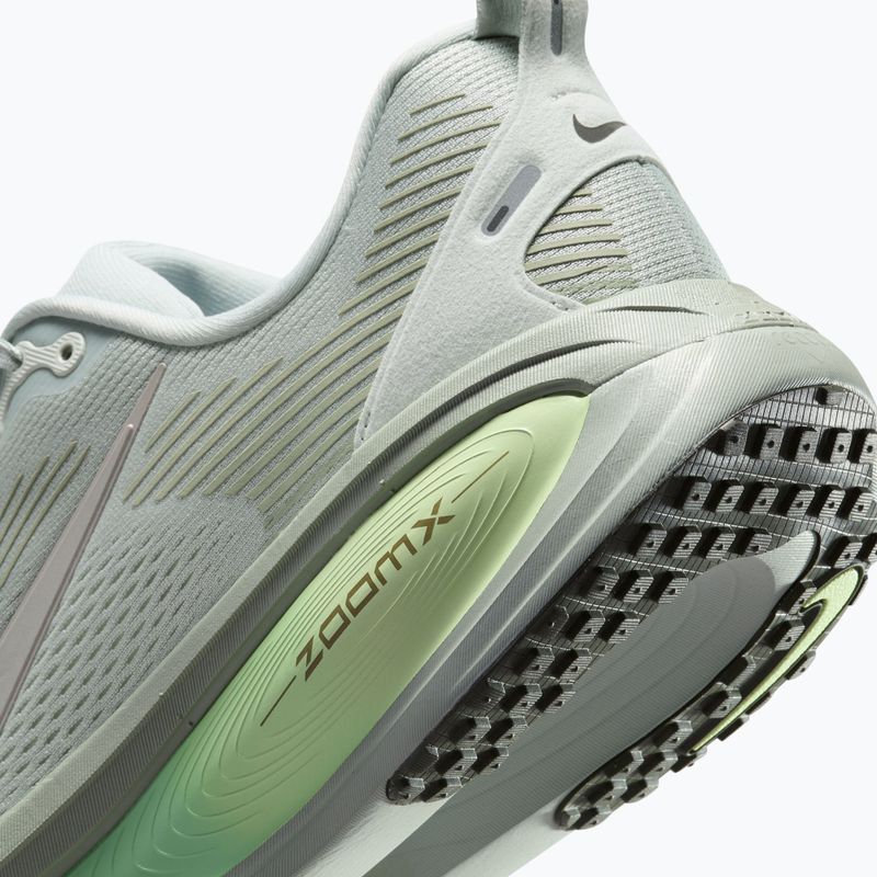 Pánske bežecké topánky Nike Vomero 18 light silver/barely volt/college grey 4