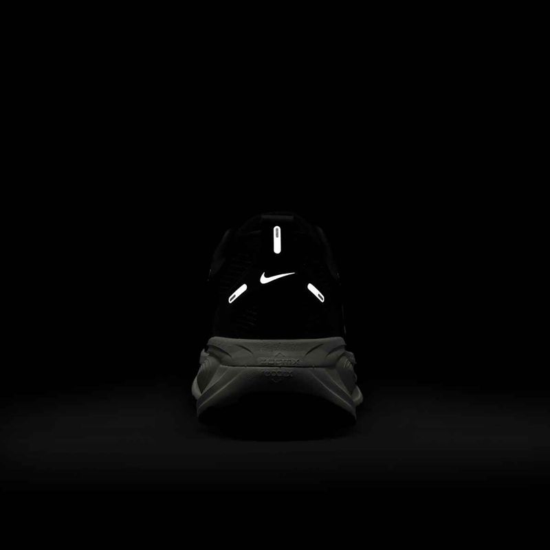 Dámske bežecké topánky Nike Vomero 18 black/coconut milk/summit white 9