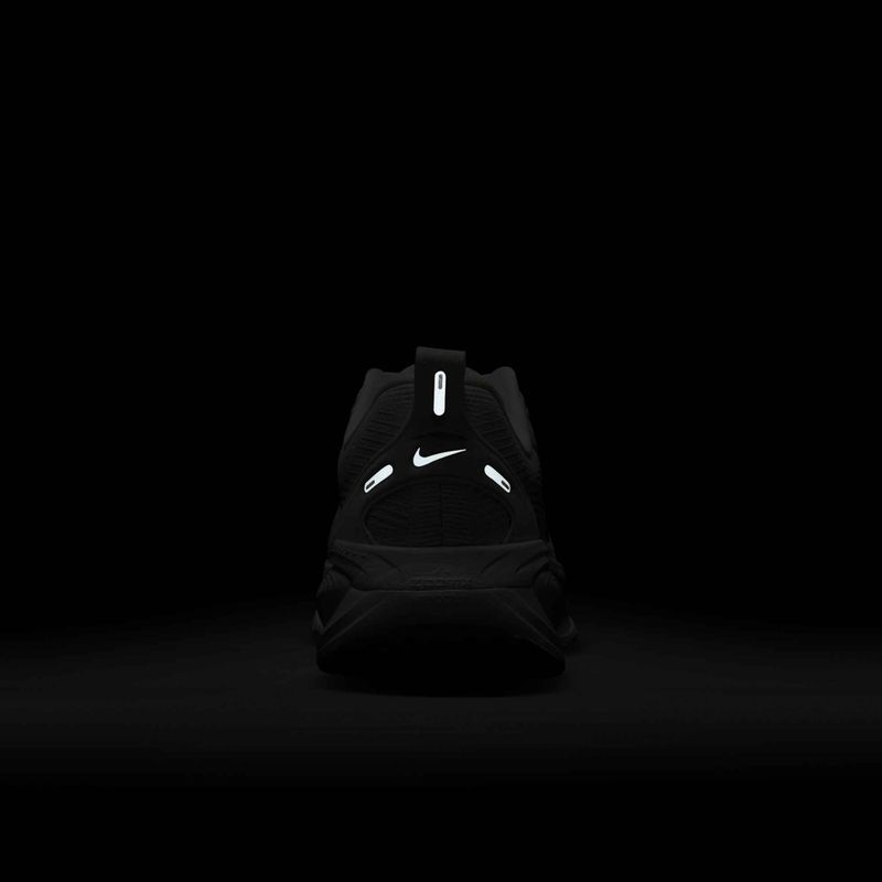 Dámske bežecké topánky Nike Vomero 18 white/photon dust/metallic silver 10