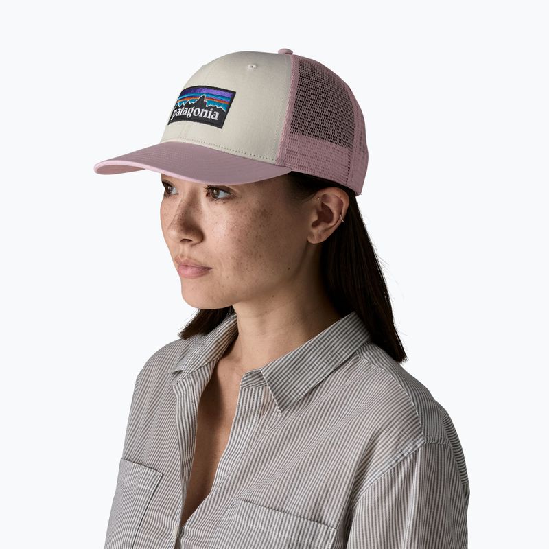 Šiltovka Patagonia P-6 Logo Trucker white w/quiet violet 2