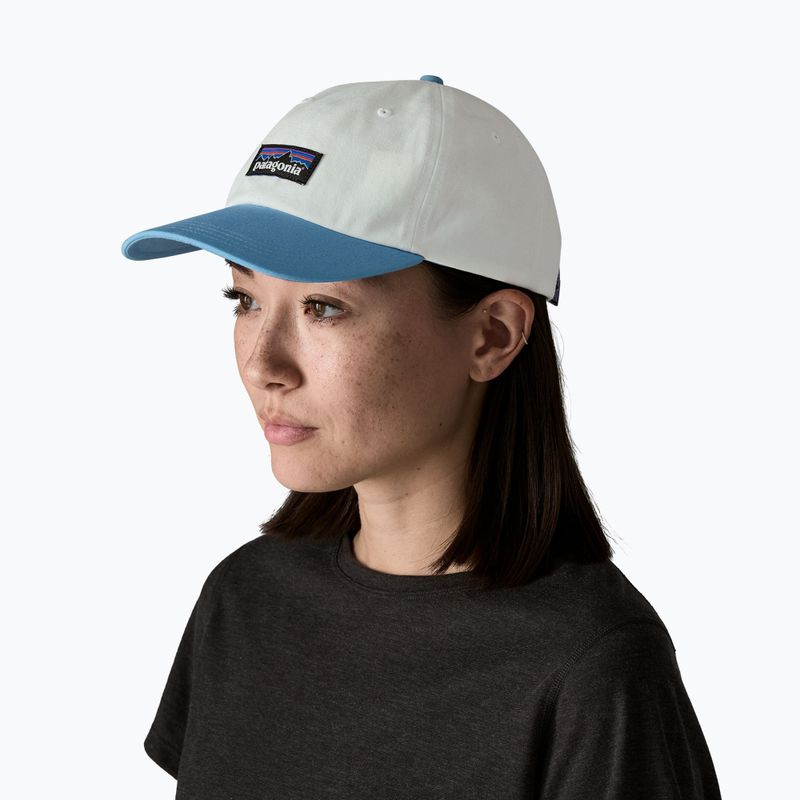 Šiltovka Patagonia P-6 Label Trad birch white w/shore blue 2