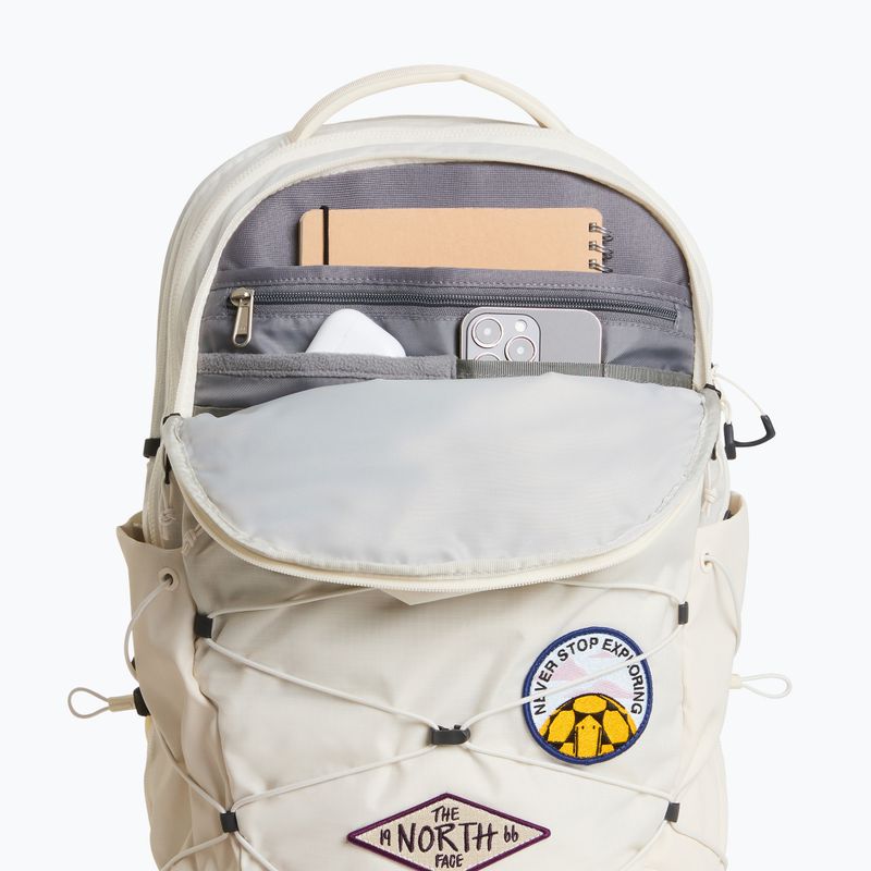 Mestský batoh The North Face Borealis Patch 21 l white dune/patch 5
