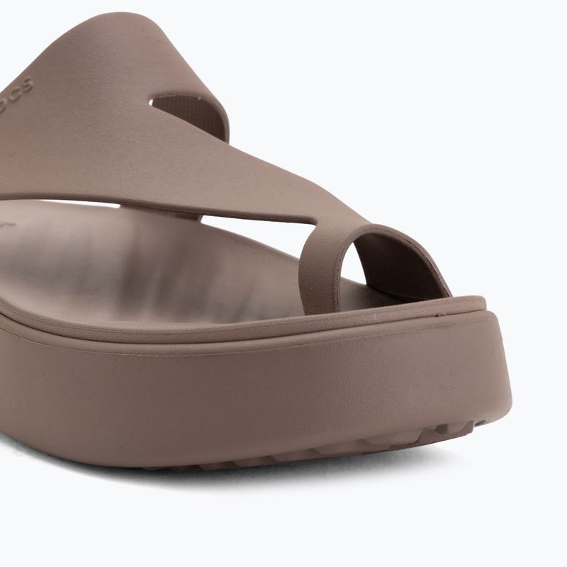Dámske žabky Crocs Getaway Platform Toe Loop truffle 7