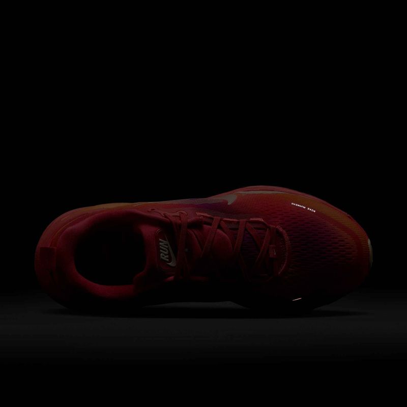 Dámske bežecké topánky Nike Vomero 18 SE ember glow/sweet beet/marrakesh/washed coral 9