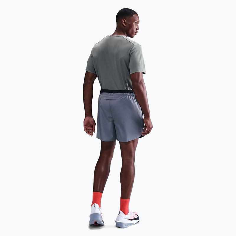 Pánske bežecké tričko Nike Miler Dri-Fit UV smoke grey 3