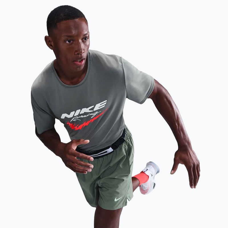 Pánske bežecké tričko Nike Miler Dri-Fit UV smoke grey 5