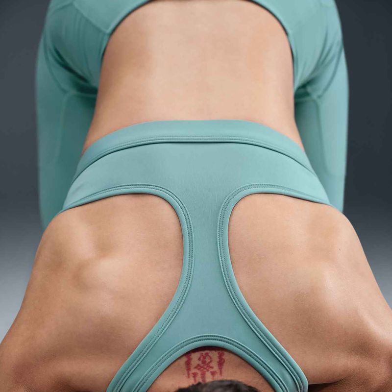 Fitness podprsenka Nike Swoosh Light Support cannon/white 11