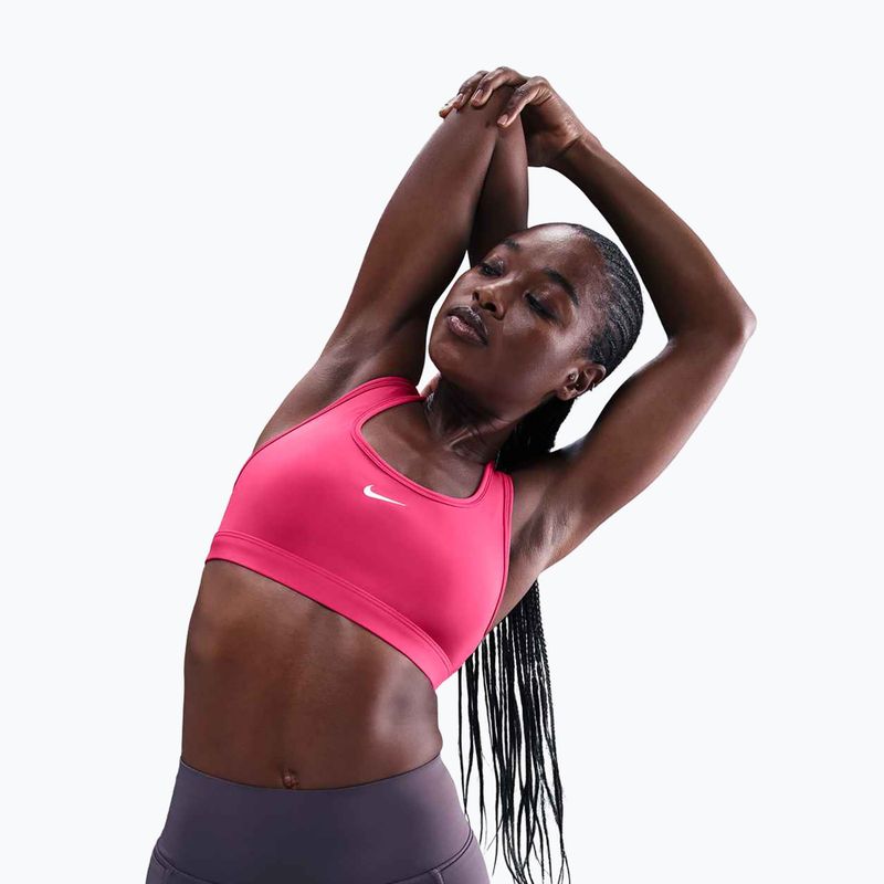 Fitness podprsenka Nike Swoosh Light Support rush pink/white 5