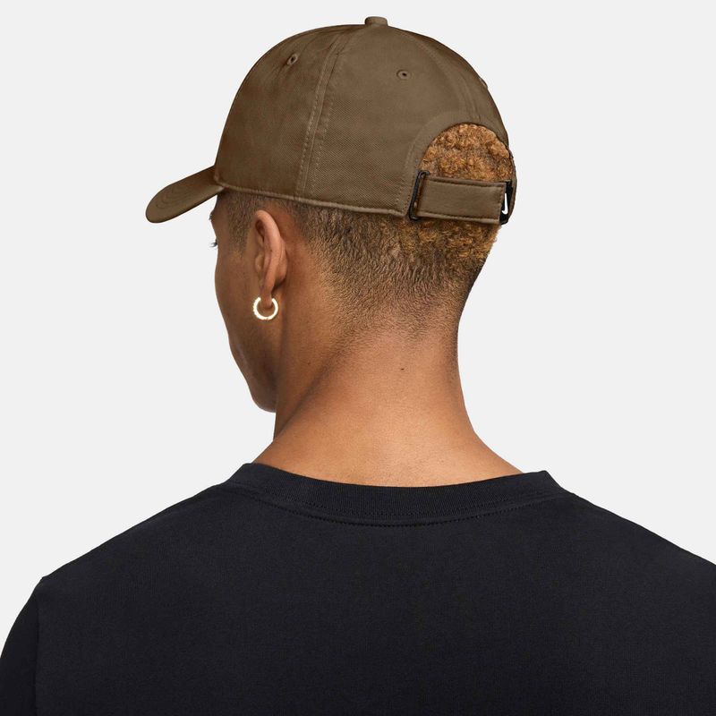 Šiltovka Nike Dri-FIT Club mosswood brown/white 2