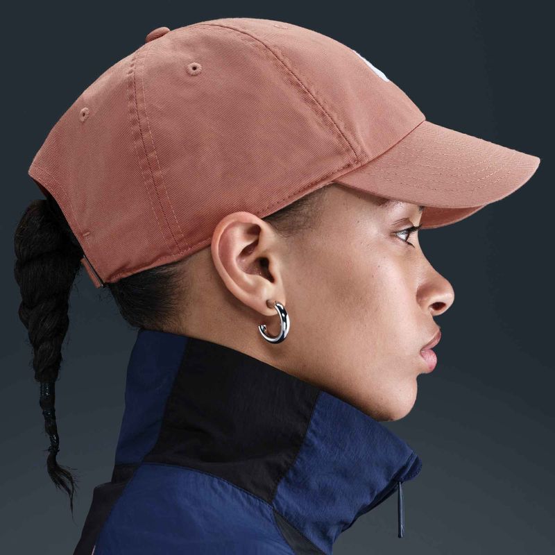 Šiltkovka  Nike Club Unstructured Futura Wash rose gold/white 8