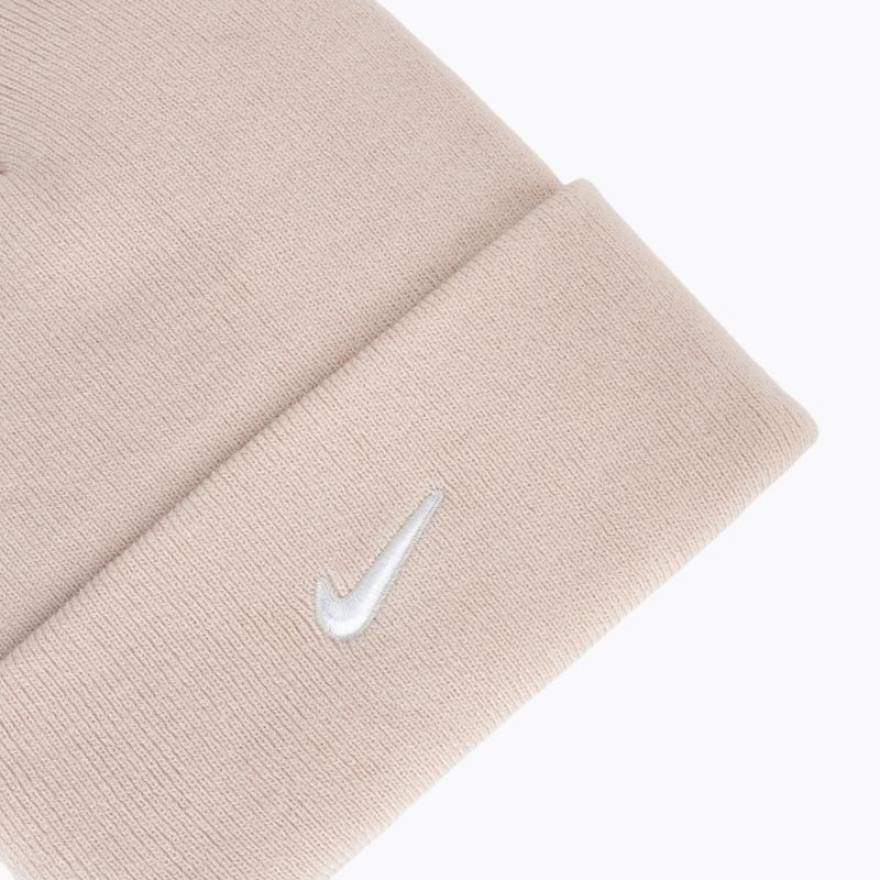Zimná čiapka Nike Peak Swoosh Beanie s rozparkom red/white 3