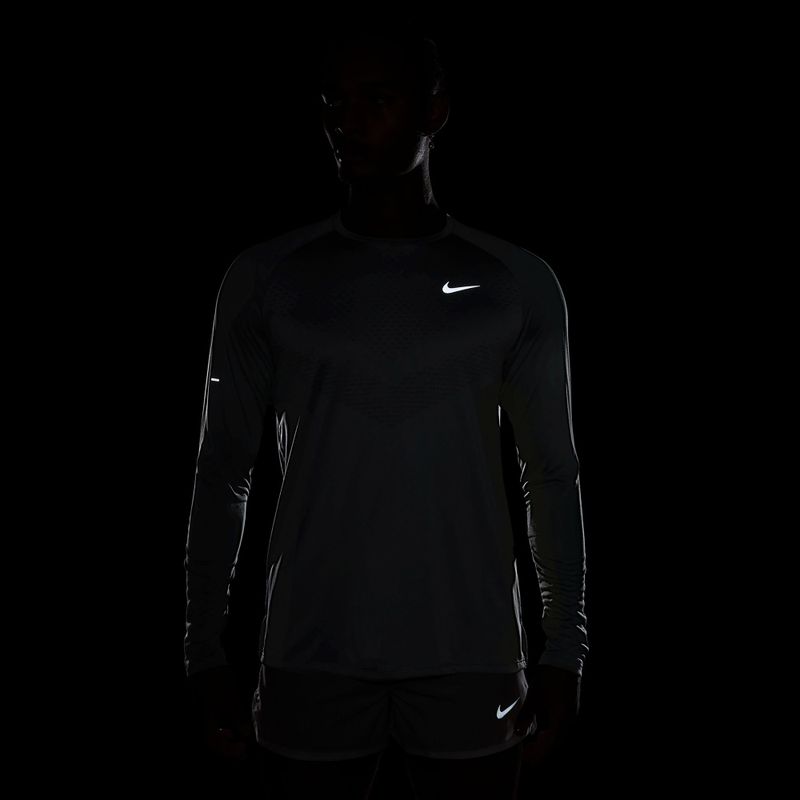 Pánske bežecké tričko longsleeve Nike Stride Dri-Fit ADV Smoke Grey 7