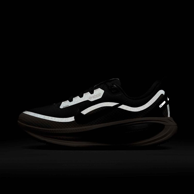 Dámske bežecké topánky Nike Vomero 18 GORE-TEX black/crimson tint/black/black 8