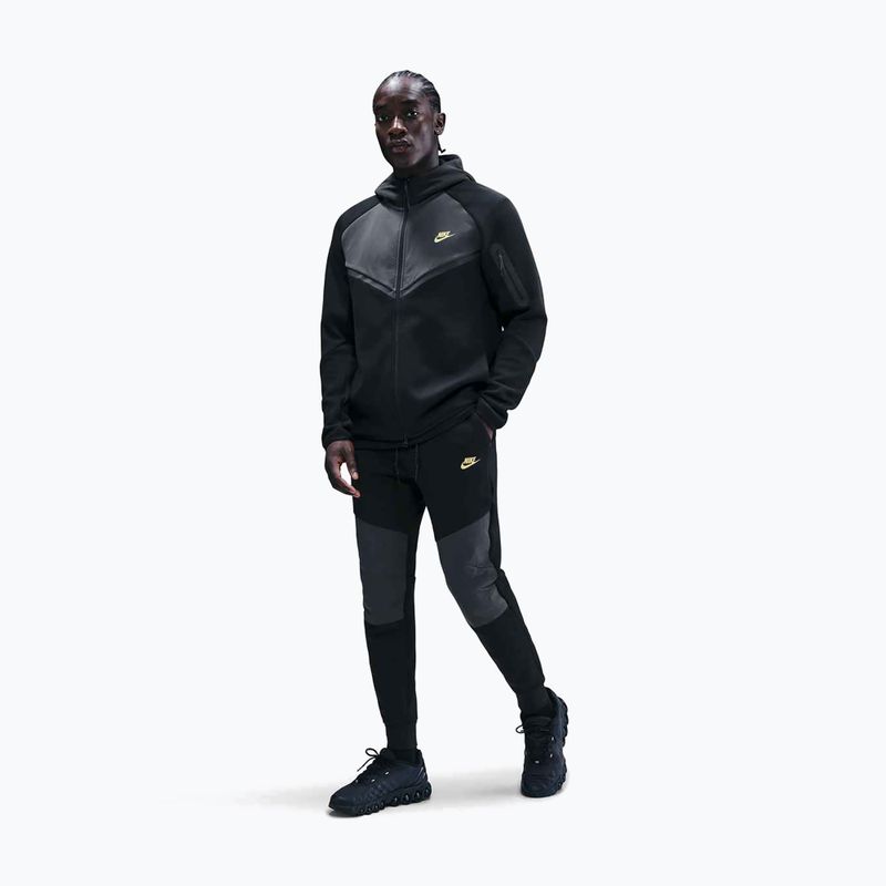 Pánske nohavice Nike Tech Joggers black/dark smoke grey/metallic gold 2
