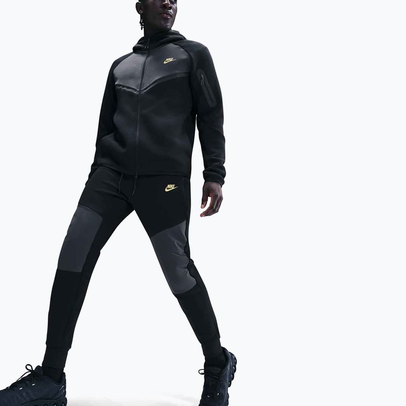 Pánske nohavice Nike Tech Joggers black/dark smoke grey/metallic gold 4