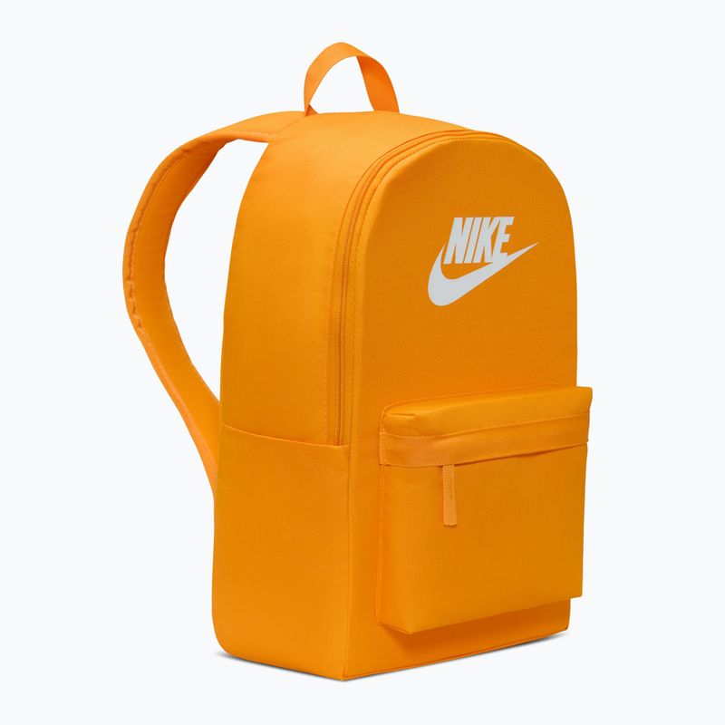 Mestský batoh Nike Heritage 25 l university gold/university gold/white 2