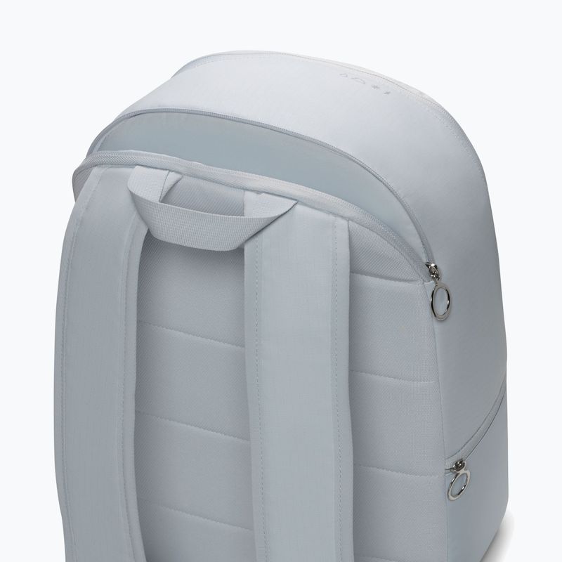 Mestský batoh Nike Heritage 23 l pure platinum/metallic silver 5