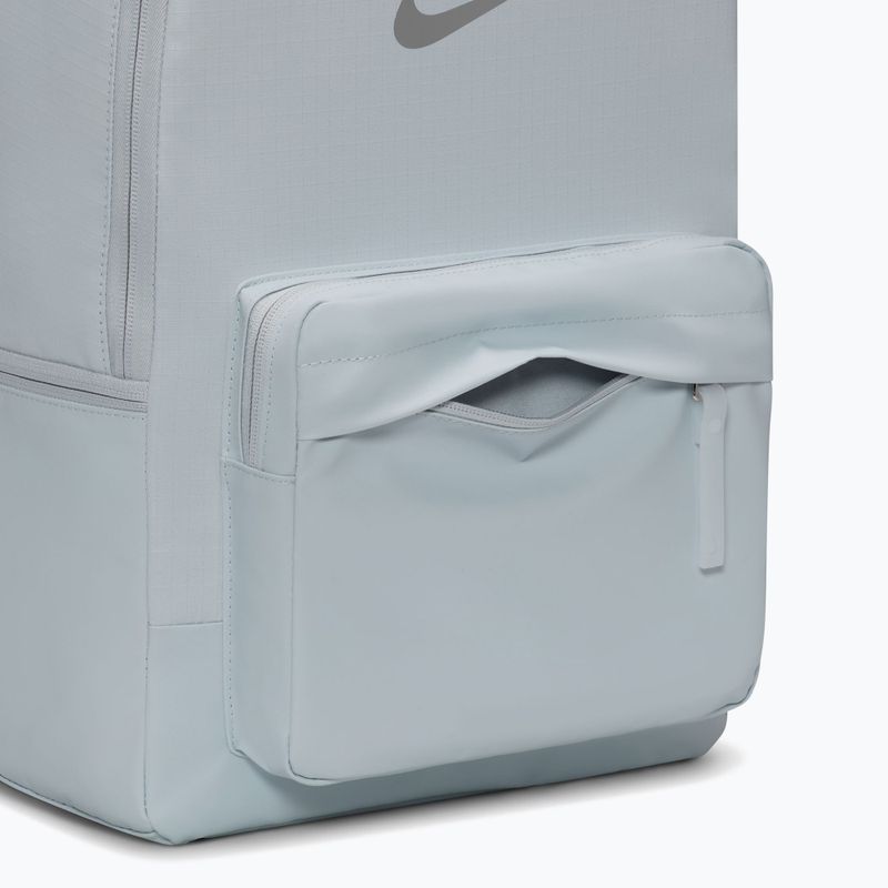 Mestský batoh Nike Heritage 23 l pure platinum/metallic silver 8