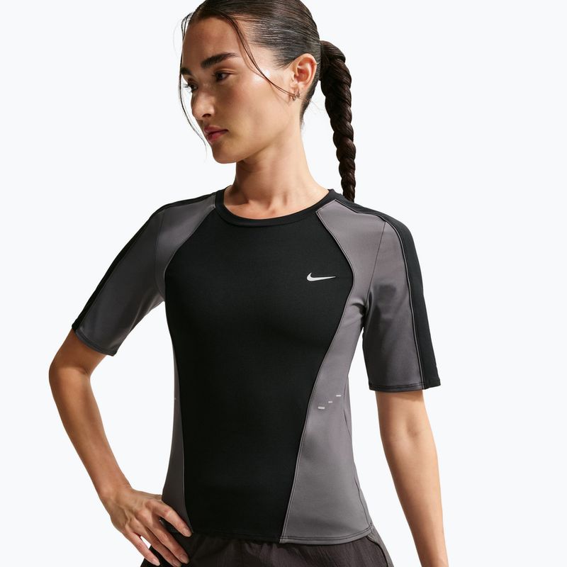Dámske bežecké tričko Nike Swift Dri-Fit black/iron grey 2