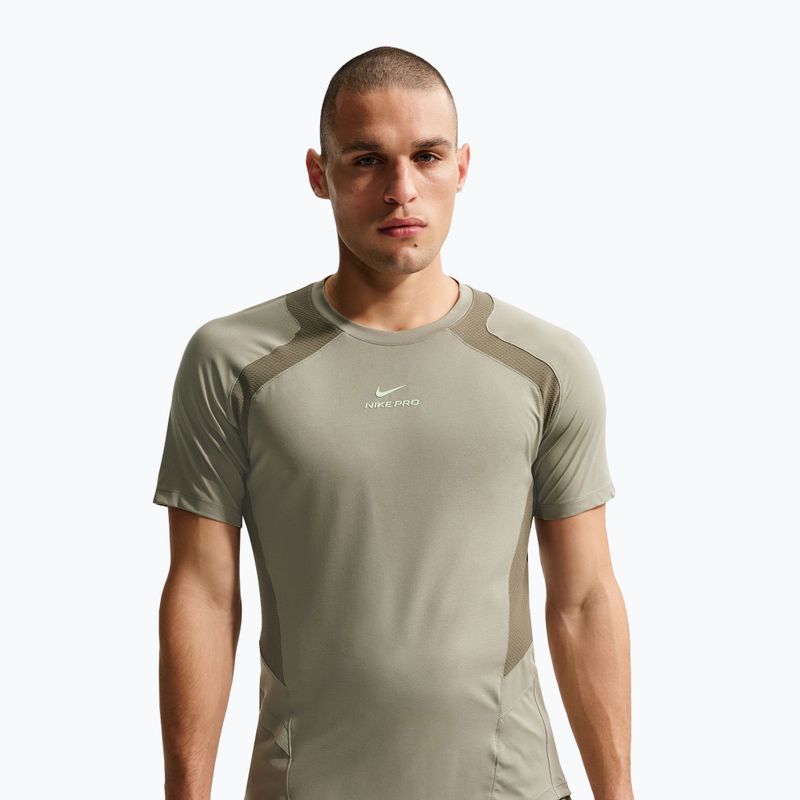 Pánske tréningové tričko Nike Pro Training Dri-Fit light army/medium olive/light liquid lime 4