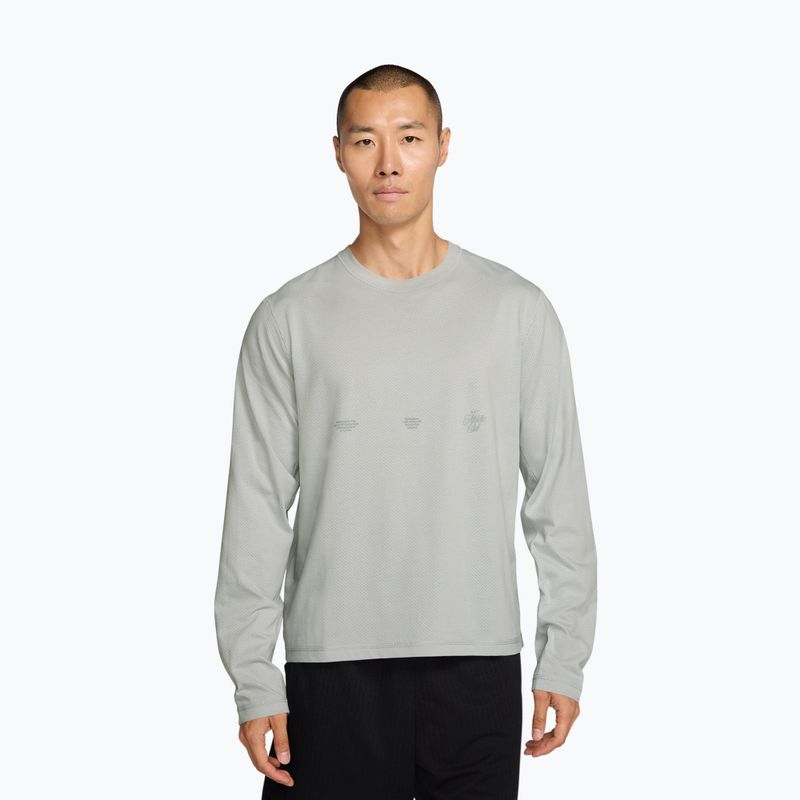 Pánske tričko longsleeve Nike Primary Athletic Club Dri-Fit grey fog/light smoke grey