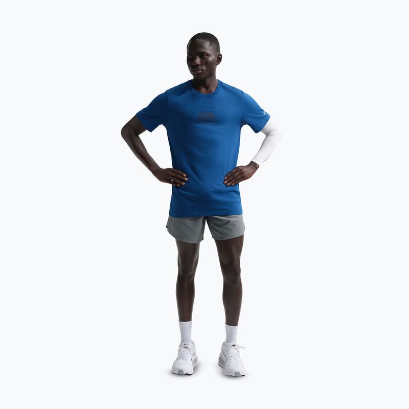 Pánske bežecké šortky Nike Stride Dri-Fit Brief-Lined 7" smoke grey 2