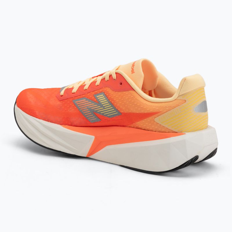 Pánske bežecké topánky   New Balance FuelCell Rebel V5 tangerine heat/silver metallic 3