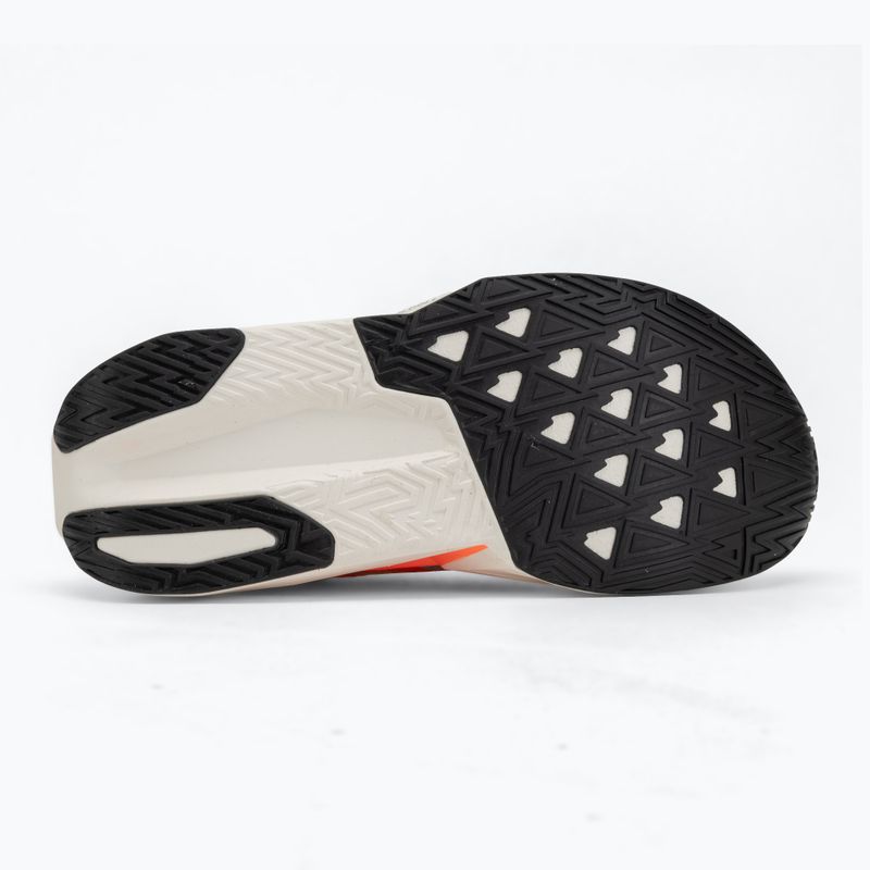 Pánske bežecké topánky   New Balance FuelCell Rebel V5 tangerine heat/silver metallic 4